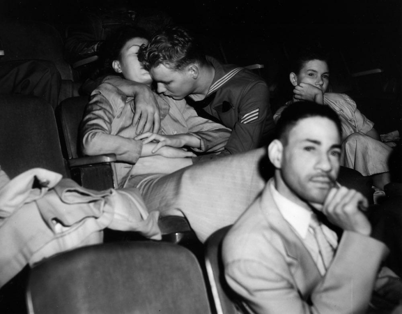 What did the audience do in New York cinemas in the 1940s What did the audience do in New York cinemas in the 1940s