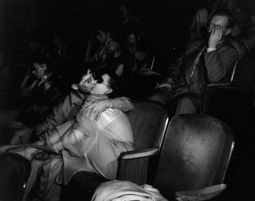 What did the audience do in New York cinemas in the 1940s What did the audience do in New York cinemas in the 1940s