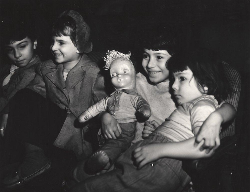 What did the audience do in New York cinemas in the 1940s What did the audience do in New York cinemas in the 1940s