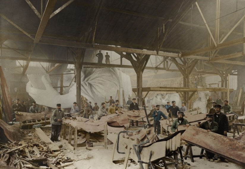 What did the world's most famous landmarks look like at the very beginning