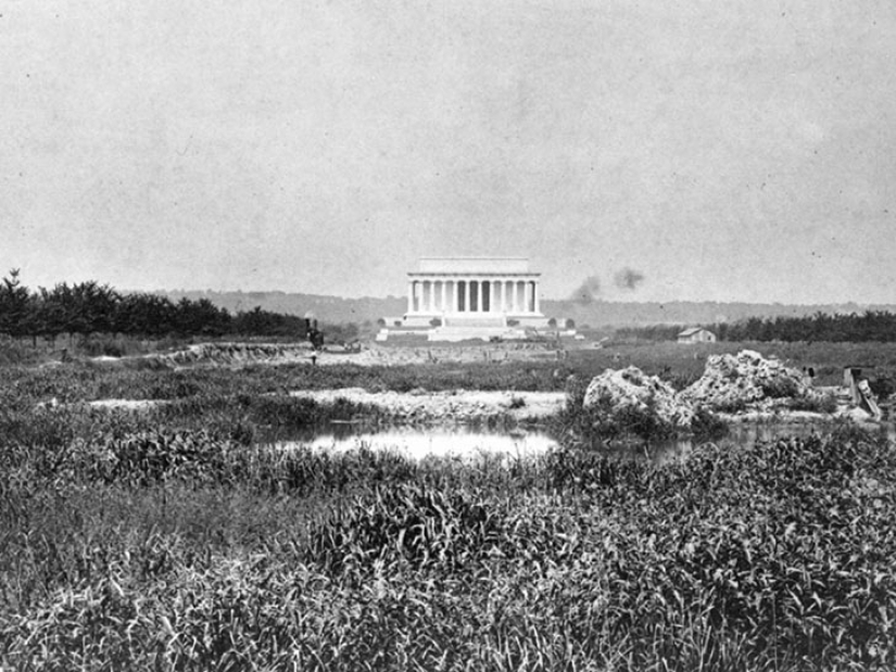 What did tourists ' favorite places look like a century ago