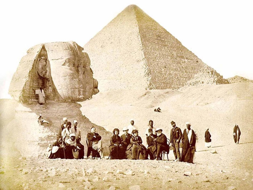 What did tourists ' favorite places look like a century ago