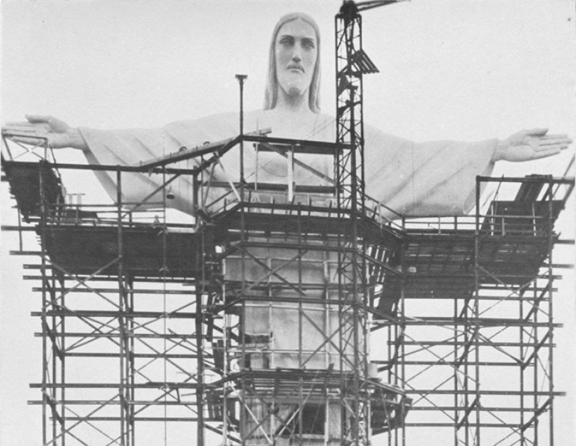 What did tourists ' favorite places look like a century ago