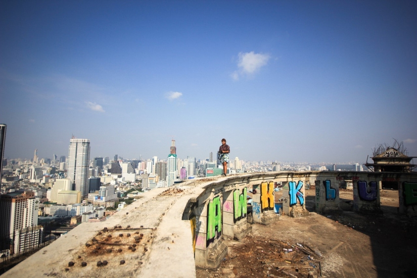 What does the Satorn Tower, the largest abandoned skyscraper in the world, look like What does the Satorn Tower, the largest abandoned skyscraper in the world, look like