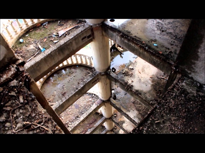 What does the Satorn Tower, the largest abandoned skyscraper in the world, look like What does the Satorn Tower, the largest abandoned skyscraper in the world, look like