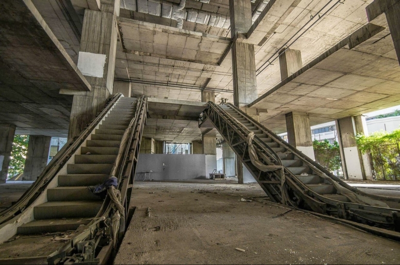 What does the Satorn Tower, the largest abandoned skyscraper in the world, look like What does the Satorn Tower, the largest abandoned skyscraper in the world, look like