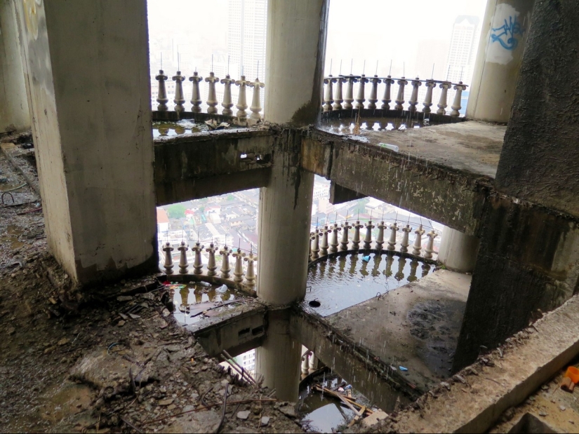 What does the Satorn Tower, the largest abandoned skyscraper in the world, look like What does the Satorn Tower, the largest abandoned skyscraper in the world, look like