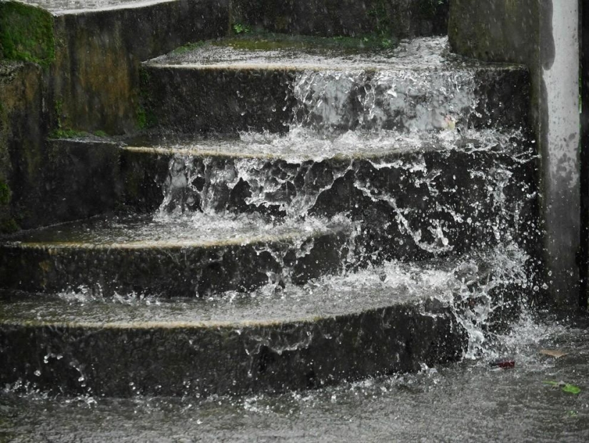 What does the wettest place on Earth look like, a town in the Indian state of Meghalaya
