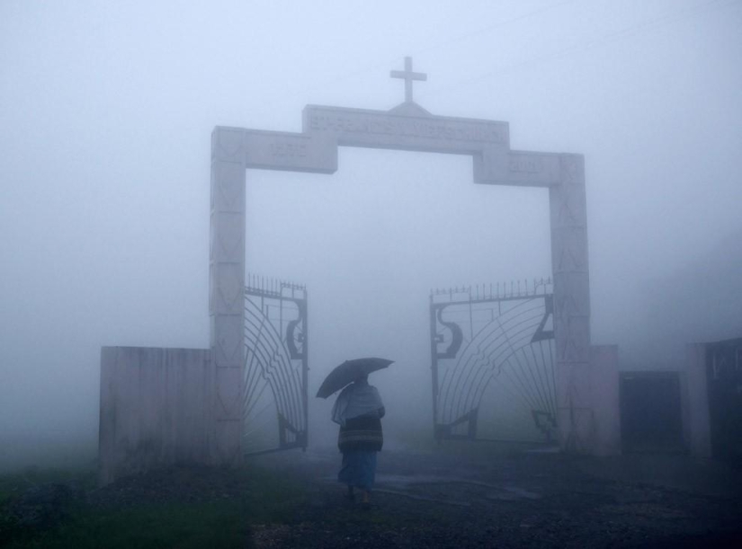What does the wettest place on Earth look like, a town in the Indian state of Meghalaya