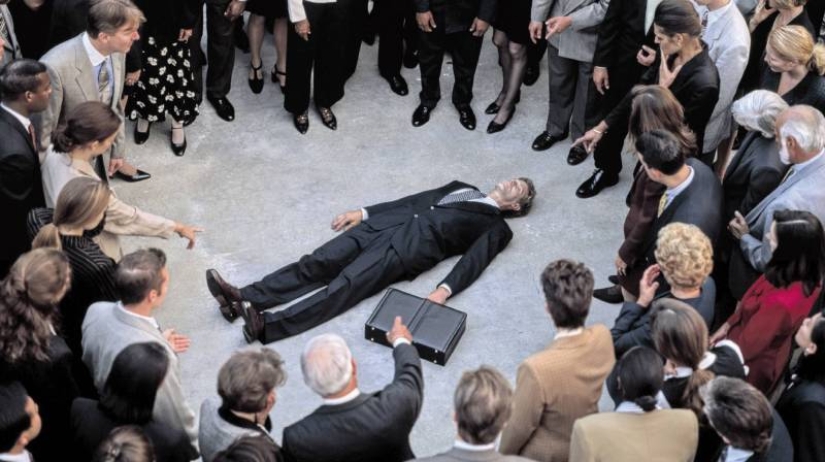 What is the &quot;bystander effect&quot; or Why does a person remain without help in a crowd