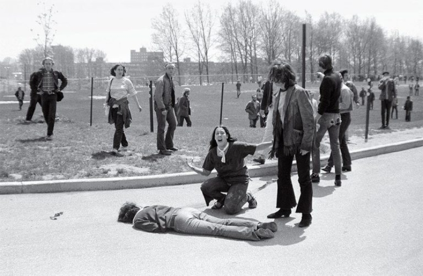 What is the &quot;bystander effect&quot; or Why does a person remain without help in a crowd