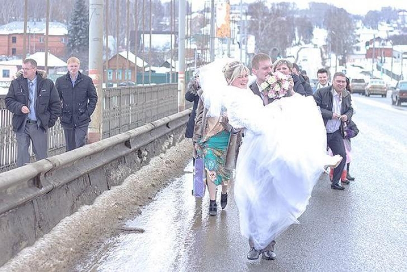 What photos should not be taken at the wedding