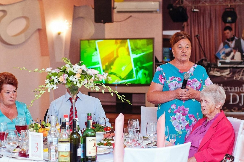 What photos should not be taken at the wedding