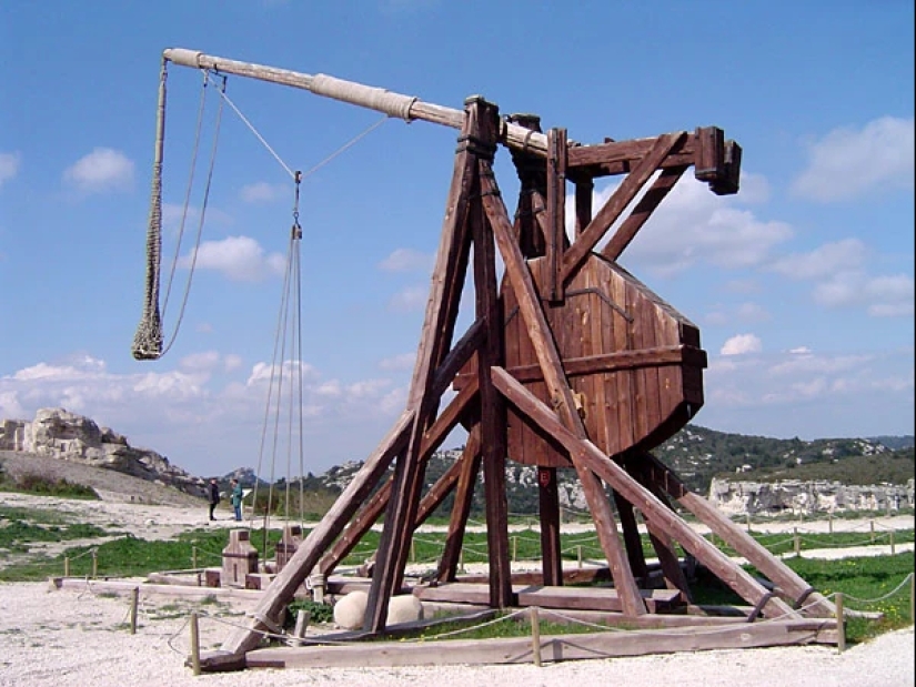 What the Trebuchet Can Do - The Throwing Weapon That Changed Warfare