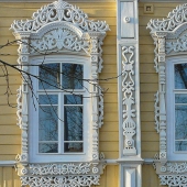What the window frames of Russian houses tell about: symbolism in wooden architecture