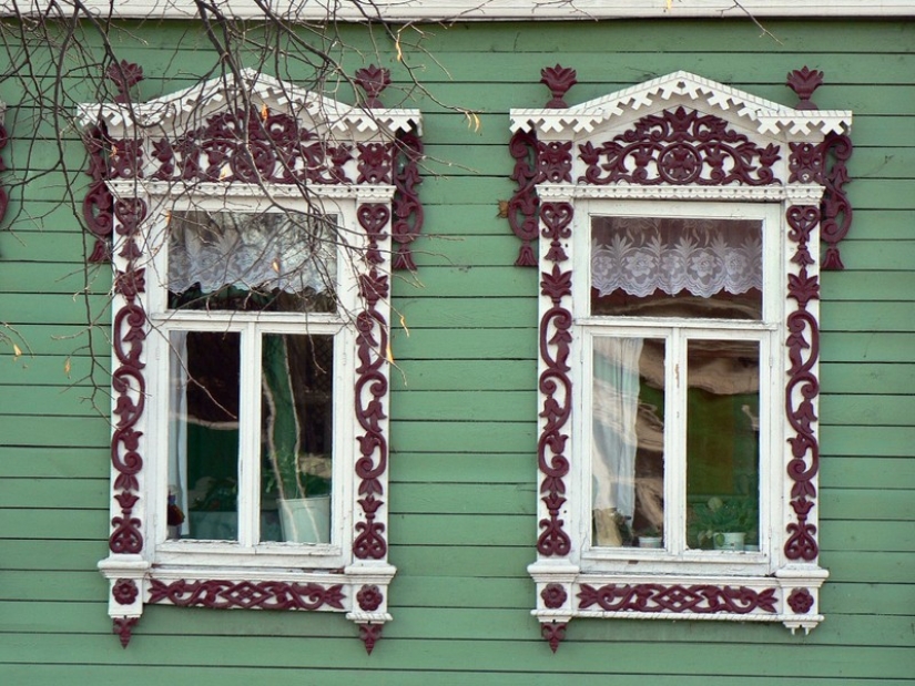 What the window frames of Russian houses tell about: symbolism in wooden architecture What the window frames of Russian houses tell about: symbolism in wooden architecture