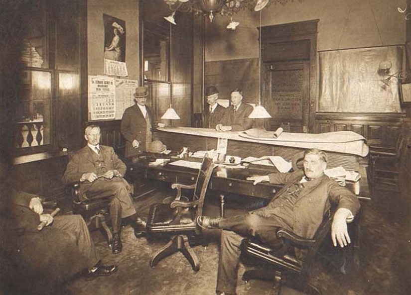 What were the offices like a hundred years ago