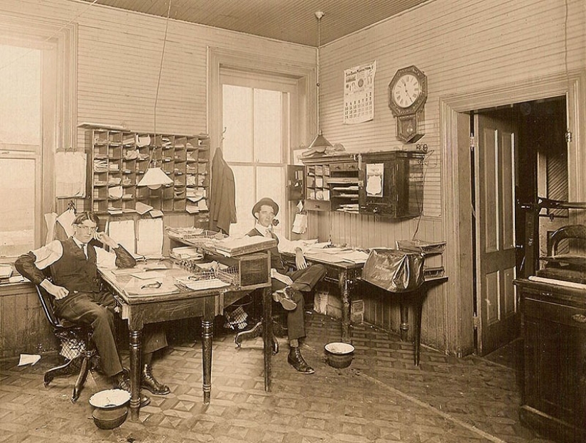 What were the offices like a hundred years ago