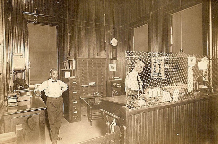 What were the offices like a hundred years ago