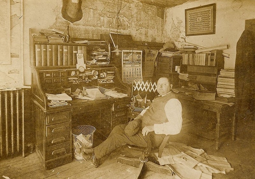 What were the offices like a hundred years ago