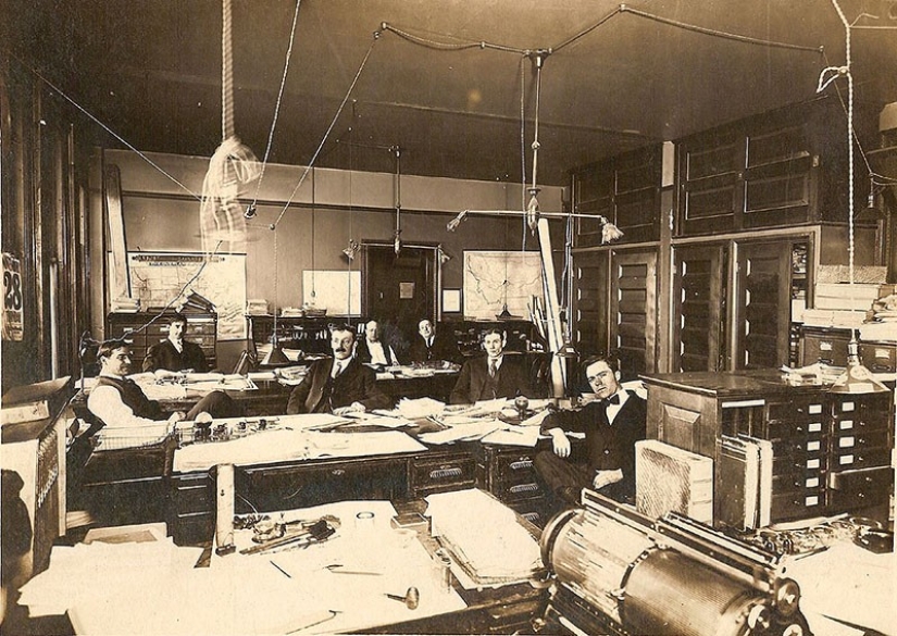 What were the offices like a hundred years ago