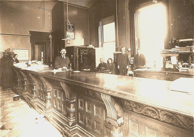 What were the offices like a hundred years ago