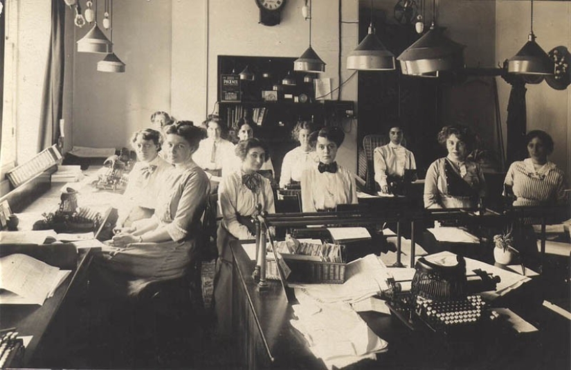 What were the offices like a hundred years ago