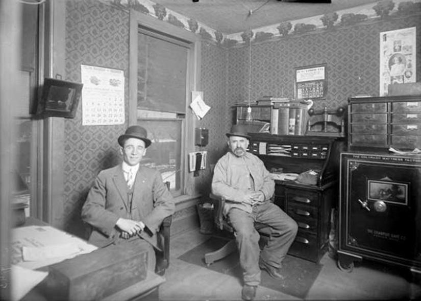What were the offices like a hundred years ago