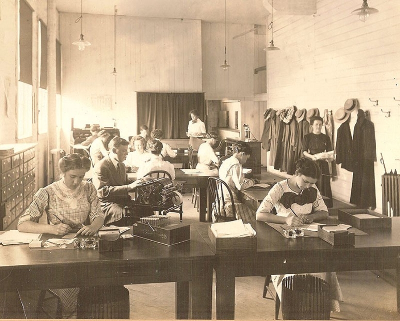 What were the offices like a hundred years ago