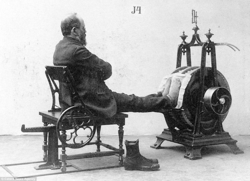 What were the progenitors of modern sports simulators?