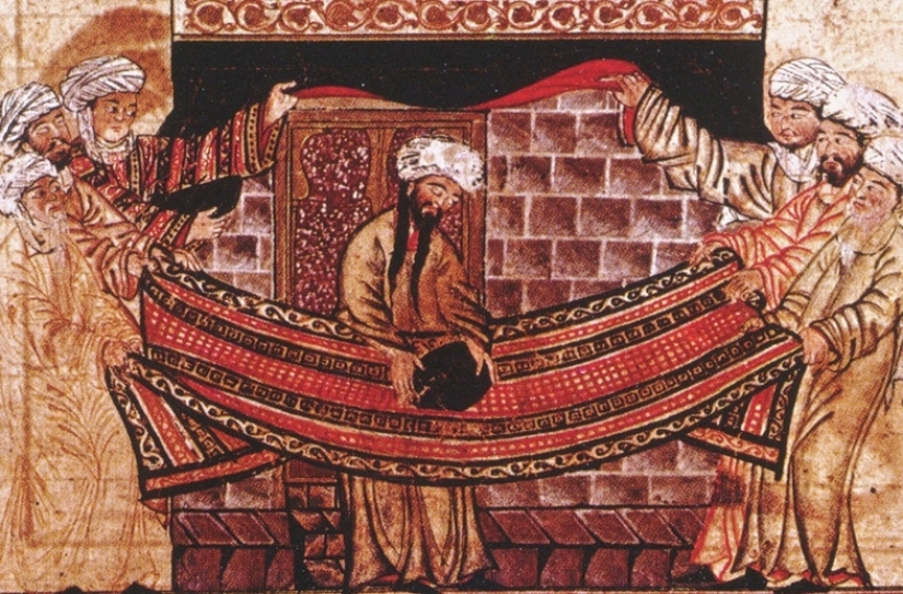 What&#39;s inside the Kaaba, the Muslim holy site