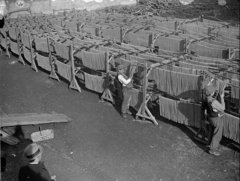 When hung noodles: manufacture of spaghetti at the beginning of the XX century