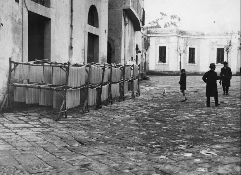 When hung noodles: manufacture of spaghetti at the beginning of the XX century