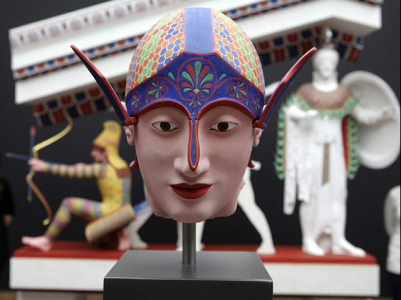 When the gods were colorful: an unexpected look at ancient sculptures