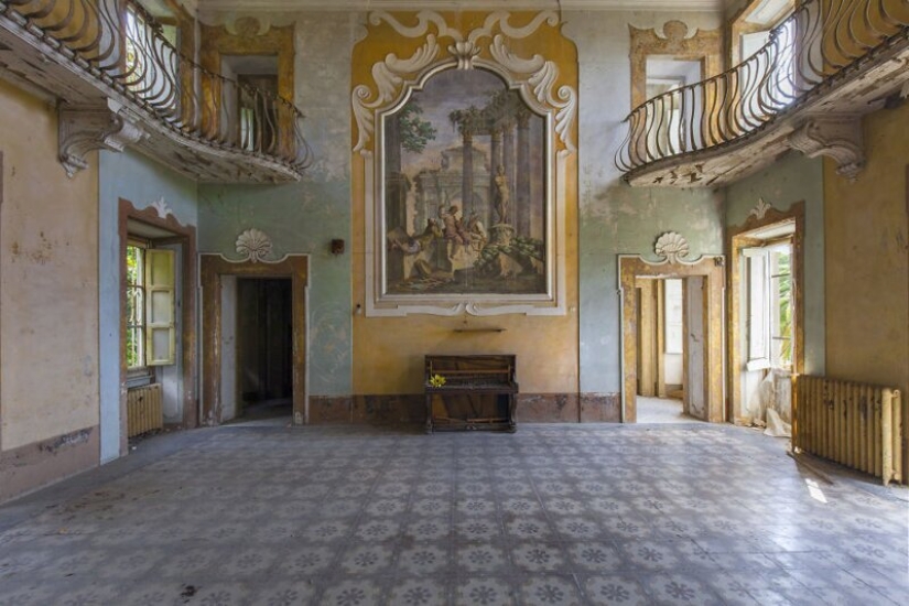 When the music stopped: sad pianos in abandoned buildings