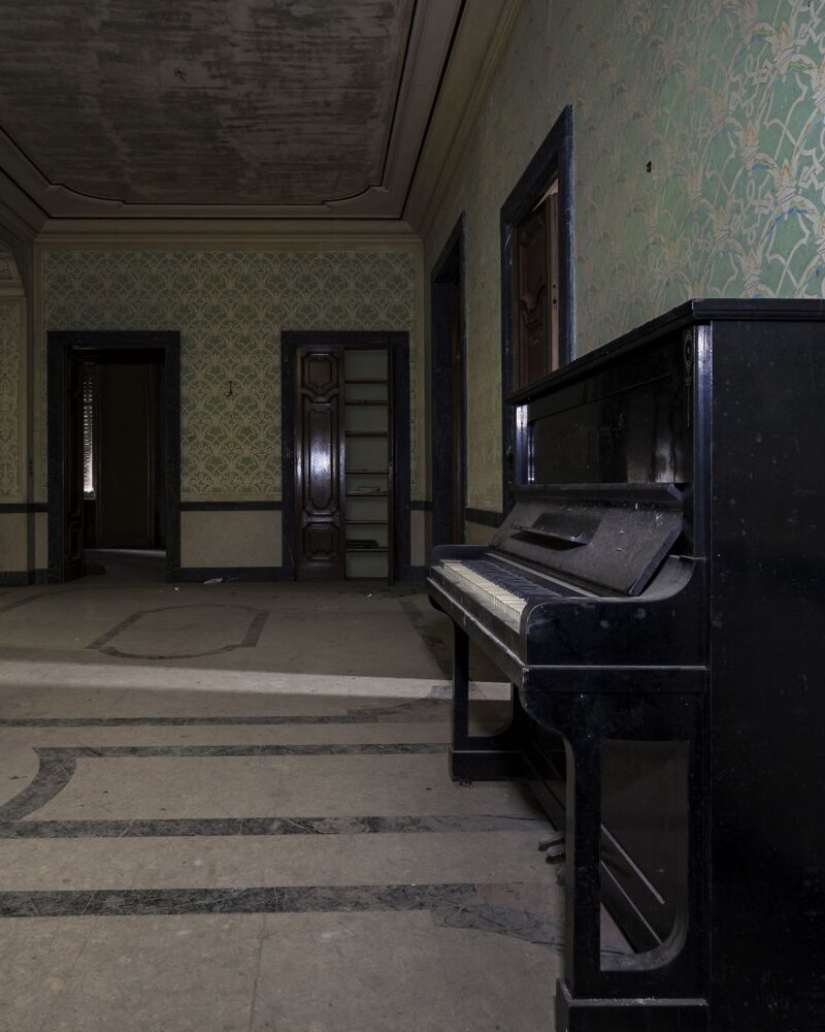 When the music stopped: sad pianos in abandoned buildings