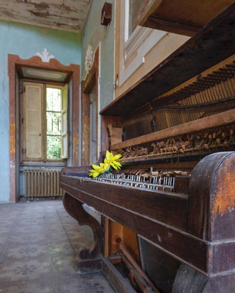 When the music stopped: sad pianos in abandoned buildings