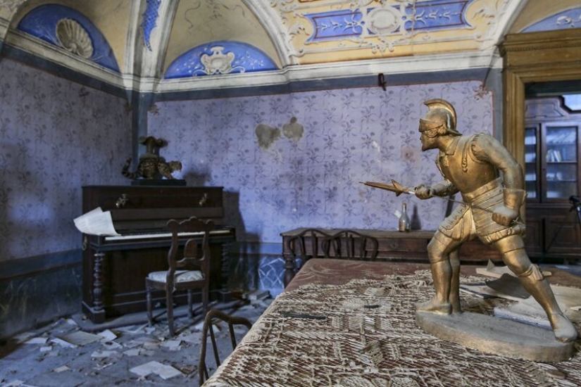 When the music stopped: sad pianos in abandoned buildings