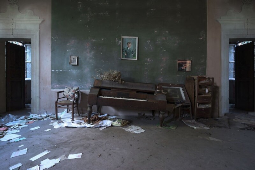 When the music stopped: sad pianos in abandoned buildings