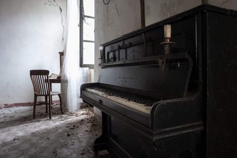 When the music stopped: sad pianos in abandoned buildings
