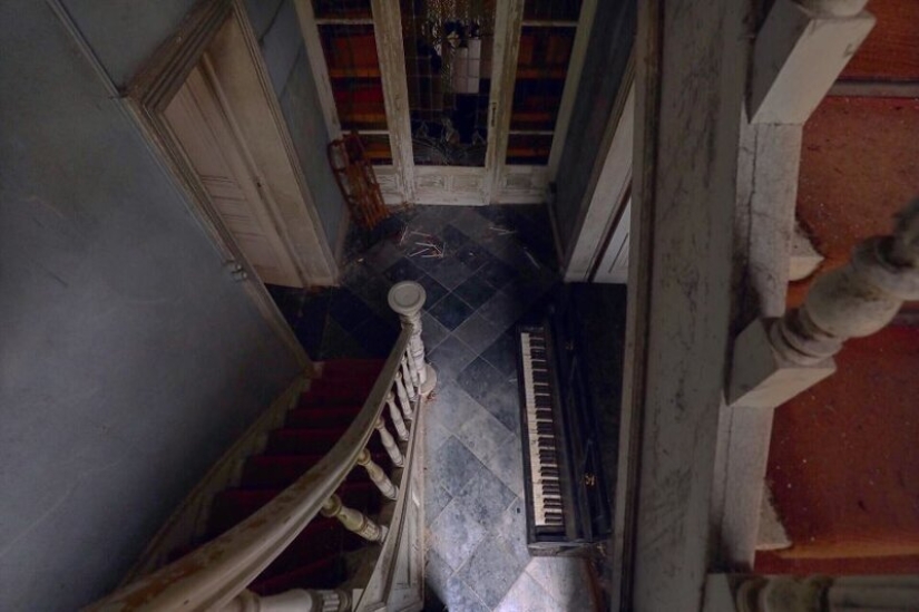 When the music stopped: sad pianos in abandoned buildings