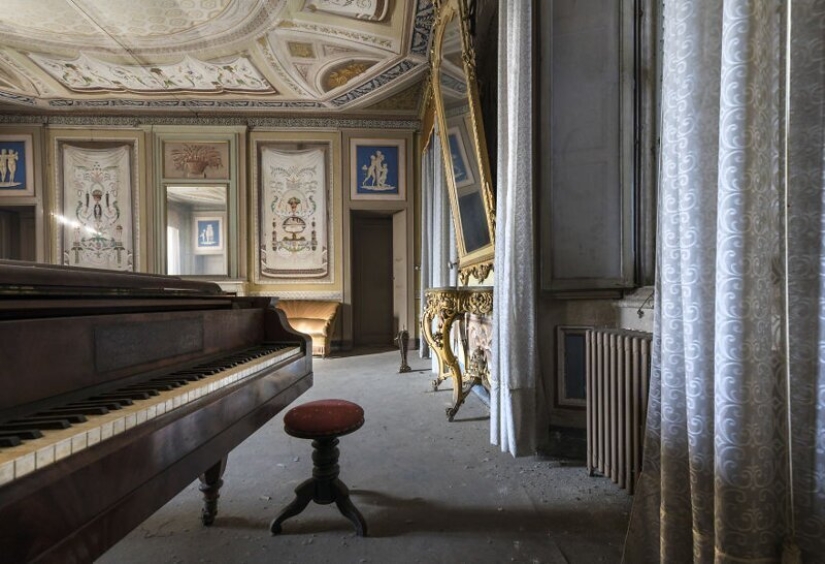 When the music stopped: sad pianos in abandoned buildings