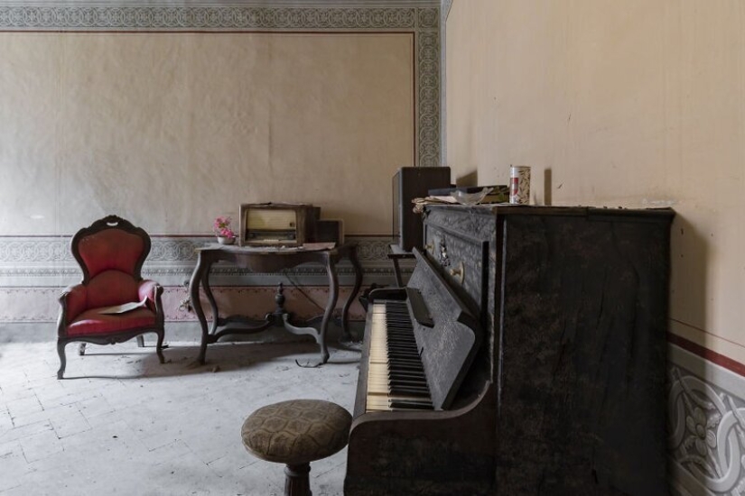 When the music stopped: sad pianos in abandoned buildings