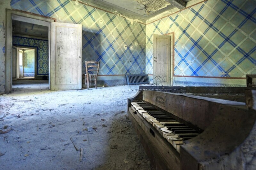 When the music stopped: sad pianos in abandoned buildings