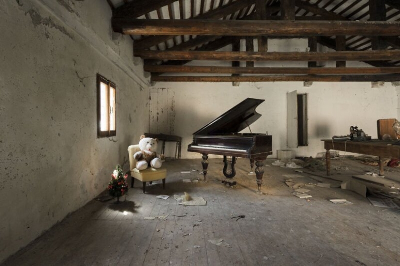 When the music stopped: sad pianos in abandoned buildings