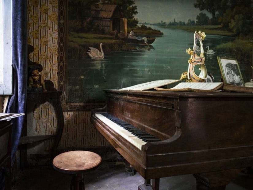 When the music stopped: sad pianos in abandoned buildings