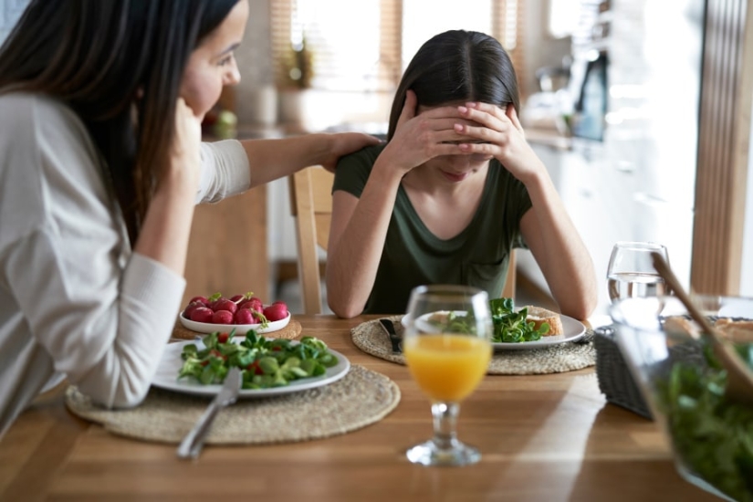 Who are &quot;almond moms&quot; and how do they ruin their children&#39;s lives?