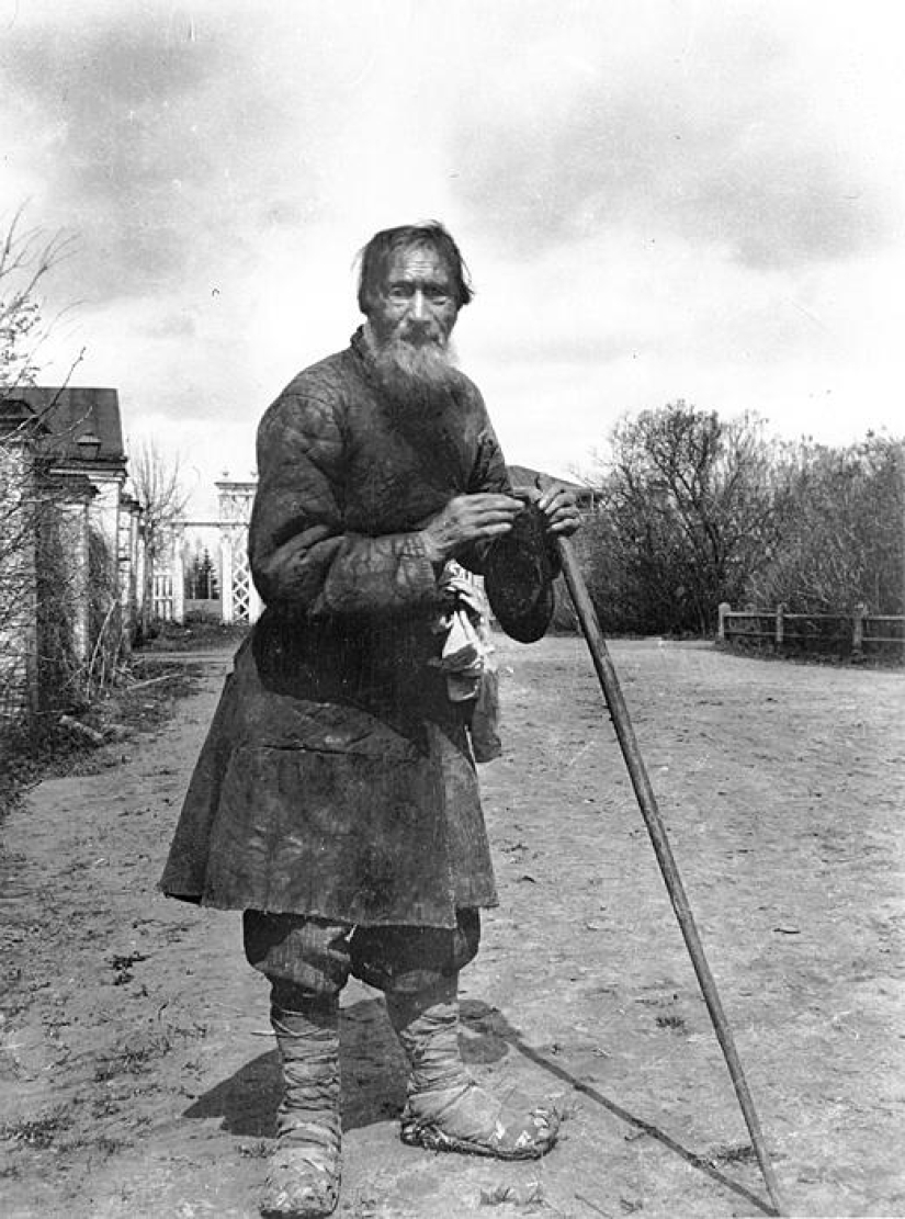 Who are the "bobyli" and why were they treated as second-class people in Russia Who are the "bobyli" and why were they treated as second-class people in Russia