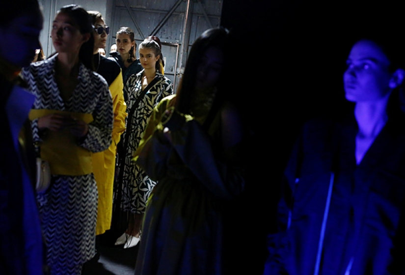 Who are the "white monkeys", or Why is a "good guy" a profession in China