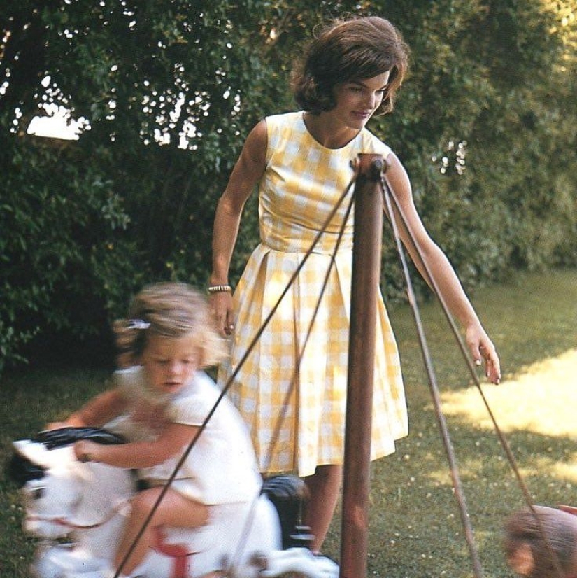 Who are tradwives—“traditional wives”—and why are they loved and hated? Who are tradwives—“traditional wives”—and why are they loved and hated?